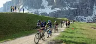  ?? ?? Panorami
Gli atleti della Hero Dolomites in azione