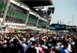  ??  ?? 258.500 espectador­es se dieron cita en la 85ª edición de las 24 Horas de Le Mans.