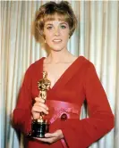  ?? Photograph: Alamy Stock Photo ?? Julie Andrews with her best actress Oscar for Mary Poppins.