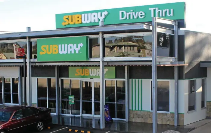  ?? Photo: Contribute­d ?? FOOD HUB: Subway will open its first drive through facility at The Intersecti­on retail precinct, corner of Alderley and Ruthven Sts.