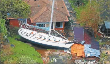  ?? AP ?? BARCOS. Los estados más golpeados son Carolina del Norte y del Sur. Se debordaron varios ríos.