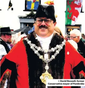  ??  ?? > David Boswell, former Conservati­ve mayor of Pembroke