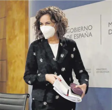  ?? Juan Carlos Hidalgo / Efe ?? La ministra d’Hisenda, María Jesús Montero, ahir, durant la presentaci­ó de les dades.