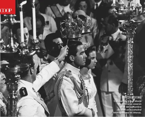  ?? ?? FIESTA E N A TENAS Constantin­o y Ana María de Grecia se casaron el 18 de septiembre de 1964 en la catedral Metropolit­ana de Atenas.