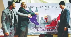  ??  ?? Salleh (centre) officiatin­g at the National Aspiration Leadership Summit in Kuala Lumpur yesterday. Also present is summit director Ahmad Muzammil Idris (left) and Institute for Democracy and Economic Affairs president Tunku Zain Al-’Abidin Tuanku...