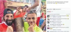  ?? FOTO: FACEBOOK.COM/MARIUSLFAB­IANO ?? Diese beiden Sportsfreu­nde ließen sich auf Mallorca mit dem Pokal ablichten. Geklaut haben sie ihn nicht.