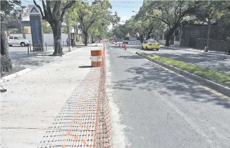  ??  ?? Estéticame­nte, la avenida Mcal. López quedó afectada con la colocación de cementado hidráulico. La vía tendrá un efecto cebra.