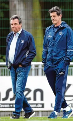  ?? Foto: Witters ?? Heribert Bruchhagen (links) und Jens Todt schafften nicht die gewünschte Trendwen de beim Hamburger SV. Nun sind sie ihre Jobs los.