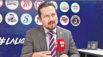  ??  ?? El manejo de la Liga Mexicana de Beisbol por parte de Javier Salinas, para muchos, no ha sido el más adecuado.