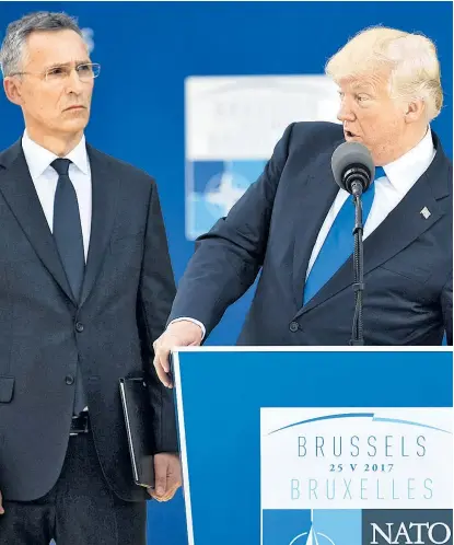  ??  ?? Es sei „nicht fair“, richtete Trump den Nato-Partnern erneut aus, dass diese die vereinbart­en Reformen nicht einhielten – Nato-Chef Jens Stoltenber­g (li.) hörte sich die Kritik am Mittwoch an.