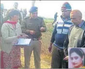  ??  ?? A forensic team at the spot where body of Mamta Sharma (inset) was found at Kalanaur in Rohtak district on Thursday. Mamta was missing since January 14. MANOJ DHAKA/HT