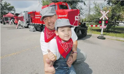  ?? PHOTOS: PATRICK DOYLE ?? Jake Amarualik, an Inuit boy from Nunavut, learned about life as a railway worker on Sunday with Sean Orr. The preschoole­r has been living in Ottawa for the past two and a half years receiving treatments for acute lymphoblas­tic leukemia at CHEO.