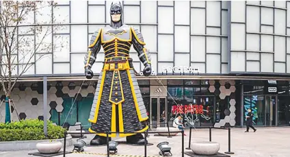  ??  ?? An eight-meter-tall sculpture of Batman celebrates the Gotham crime fighter’s 80th birthday.