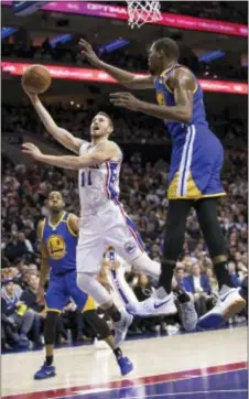  ?? CHRIS SZAGOLA — THE ASSOCIATED PRESS ?? Even as the 76ers play out the season severely shorthande­d, Nik Stauskas (11) believes the team is “on the right track” toward developing into a championsh­ip contender.