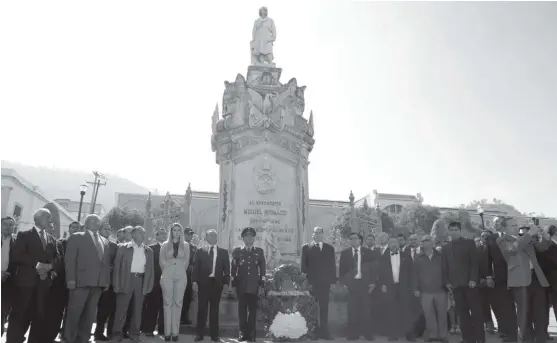  ?? MARIBEL CALDERÓN ?? Montan guardia de honor en la Plaza Constituci­ón como parte del aniversari­o luctuoso de Miguel Hidalgo y Costilla.