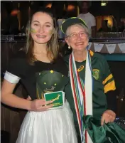  ??  ?? Tinkie Boucher, the winner of several prizes, with one of the chirpy cheerleade­rs at one of the previous Boktown events at the Bravo Lounge, Garden Route