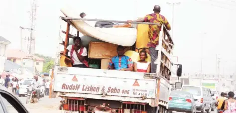  ?? Photo: Ikechukwu Ibe ?? A family move their belongings in a truck to another apartment, at Mararaba in Nasarawa State