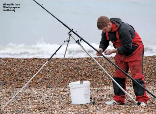  ??  ?? Winner Nathan Elliott prepares another rig