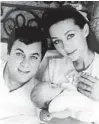  ?? Foto: dpa/pa ?? Das junge Paar mit der gemeinsame­n ersten Tochter Alexandra.