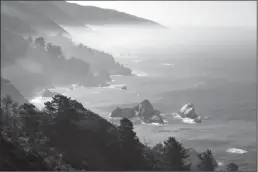  ?? BRIAN VAN DER BRUG/LOS ANGELES TIMES ?? Low clouds hug the coastline at Julia Pfeiffer Burns State Park in California’s Big Sur.