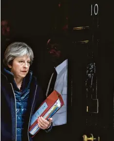  ?? Foto: Frank Augstein, dpa ?? Die britische Premiermin­isterin Theresa May reagiert mit scharfen Sanktionen auf den Anschlag mit mutmaßlich sowjetisch­em Nervengift.