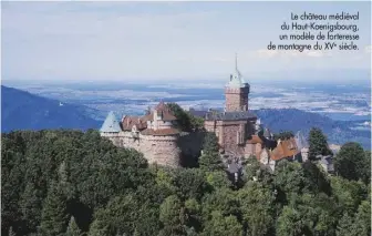  ??  ?? Le château médiéval du Haut-Koenigsbou­rg, un modèle de forteresse de montagne du XVe siècle.