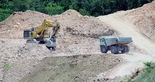  ??  ?? Ruspe e ghiaia La Marca è terra di escavazion­e, oggi arriva in consiglio regionale il nuovo Piano cave