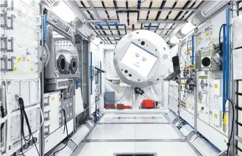  ?? FOTO: DLR ?? Cimon ist ein Roboter so groß wie ein Medizinbal­l, der am Freitag zur ISS gestartet ist und dort die Astronaute­n unterstütz­en soll.