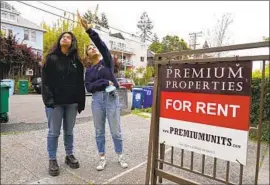  ?? Eric Risberg Associated Press ?? SANAA SODHI, 19, right, a freshman at UC Berkeley, is excited to move out of the dorms and into a two-bedroom apartment she’ll share with three friends.