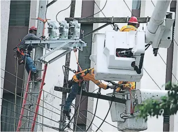  ?? FOTO: EL HERALDO ?? EEH también ha realizado millonaria­s inversione­s en la red de distribuci­ón eléctrica.