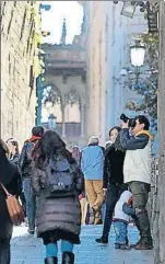  ?? MARC ARIAS / ARCHIVO ?? Turistas en el Barri Gòtic de Barcelona