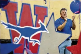  ?? GUTIERREZ / FOR AMERICAN-STATESMAN ?? Westlake head coach Todd Dodge applauds his football team during the Chap Fest, introducin­g players to parents and friends.JOHN