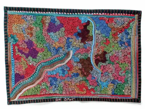  ?? COURTESY MARION SCOTT GALLERY ?? Eva Ikinilik Nagyougali­k (b. 1965 Qamani’tuaq) I Remember Colouring on the Blackboard 2006 Embroidery floss and felt on wool cloth 64.8 × 69.9 cm