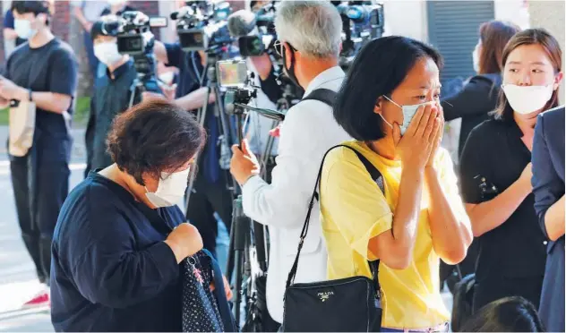  ?? Associated Press ?? Mourners arrive to offer condolence­s at Seoul National University Hospital where a funeral hall for Park Won-soon was set up in Seoul.