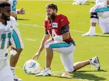  ?? DANIEL A. VARELA dvarela@miamiheral­d.com ?? Dolphins starting quarterbac­k Ryan Fitzpatric­k will be away from the team for an undetermin­ed time to grieve the passing of his mother.