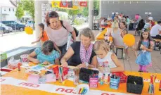  ?? FOTO: BIANKA ROITH ?? Beim CDU-Sommerfest auf dem Marktplatz war auch für jüngere Besucher einiges geboten.