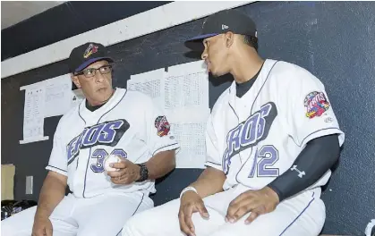  ??  ?? CONSEJO. El dirigente de Puerto Rico en el Clásico Mundial de Béisbol, Edwin Rodríguez, es ahora el manager de Francisco Lindor con la novena de Akron, filial Doble A de los Indios de Cleveland.