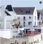  ??  ?? La Ville-Close de Concarneau. Situation idéale pour une halte à l’hôtel des Sables Blancs.Le chemin des peintres : falaises abruptes et nuances du ciel breton.La Buvette de la Plage vers 1925, aujourd’hui Maison-Musée du Pouldu.