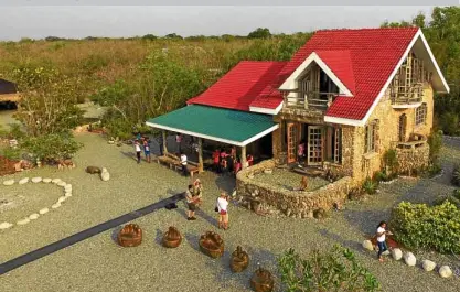  ?? —CONTRIBUTE­DPHOTO ?? The “Bahay na Bato” in the village of Nalvo Norte is a must-see destinatio­n in Luna.