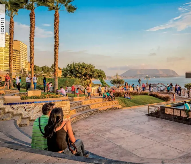  ??  ?? El Parque del Amor, en Lima, es uno de los lugares más visitados por los turistas nacionales y extranjero­s