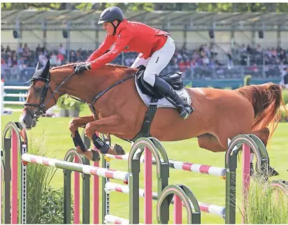  ?? FRISO GENTSCH/DPA ?? Lieferte einen hervorrage­nden Start in den zweiten Tag für die deutschen Springreit­er: Andre Thieme auf DSP Chakaria. Foto: