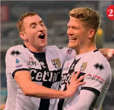  ?? ANSA GETTY ?? 2
Gol e sorrisi 1 Andreas Cornelius, 26 anni, segna il gol del 2-0 che ha chiuso la partita 2 Il danese, arrivato a sei gol in campionato, ride con Dejan Kulusevski, acquistato dalla Juve ma a Parma fino a giugno