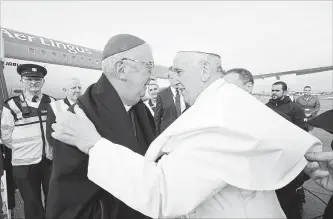  ?? MAXWELL PHOTOGRAPH­Y FOR 2018 GETTY IMAGES ?? Pope Francis bids farewell to Archbishop Diarmuid Martin as he prepares to leave Dublin airport after his visit to Ireland. The Vatican’s retired ambassador to the United States alleges that Francis knew in 2013 about the behaviour of Washington Cardinal Theodore McCarrick but rehabilita­ted him.