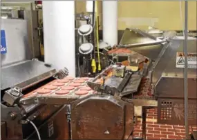  ?? PETE BANNAN – DIGITAL FIRST MEDIA ?? Devault Foods’ production line for hamburger patties.