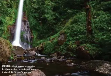  ??  ?? RASAI kedinginan air terjun dan kehijauan alam semula jadi yang indah di Air Terjun Sekumpul.