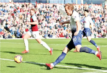  ?? - Reuters photo ?? Harry Kane scores their first goal during the Burnley v Tottenham Hotspur match at Turf Moor, Burnley, Britain, February 23, 2019.