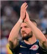  ?? LAPRESSE/AP ?? Valon Berisha, 25, e in alto Lucas Torreira, 22