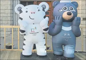  ?? FOTO: AP ?? Pyeongchan­g 2018. Las mascotas de los Juegos y los Paralímpic­os de la cita surcoreana