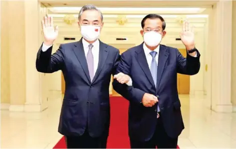  ?? SPM ?? Chinese foreign minister Wang Yi (left) and Cambodian Prime Minister Hun Sen on Sunday.