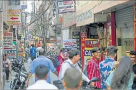  ?? AMAL KS/HT/PHOTO FOR REPRESENTA­TIONAL PURPOSES ONLY ?? A view of coaching centres being run from crammed lanes at Laxmi Nagar in east Delhi.